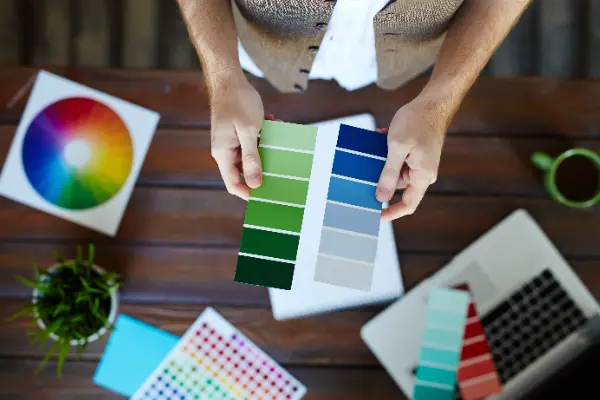 ¿Quieres que tu marca capte la atención de más clientes y se destaque en un mercado competitivo? Elegir los colores más llamativos para publicidad es una de las claves para...